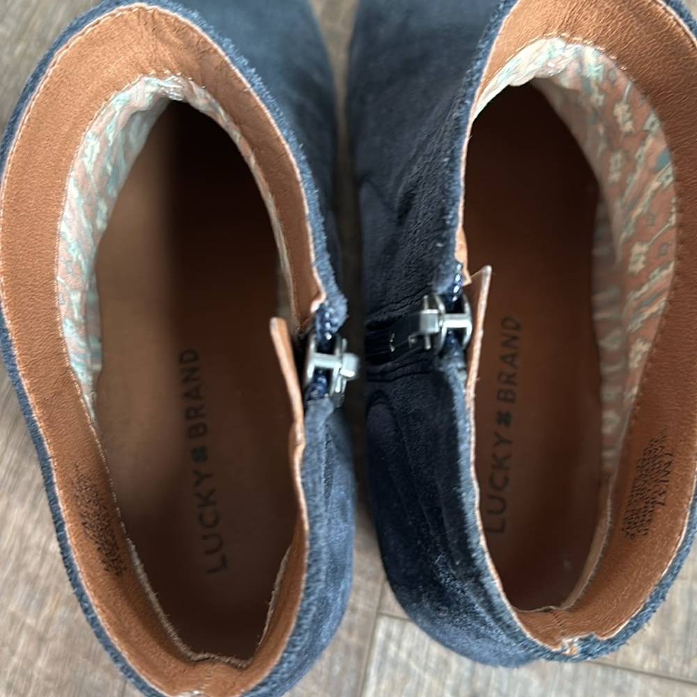 Lucky Brand Brolley Ankle Boot / Booties Navy leather zip boots. - Picture 11 of 15